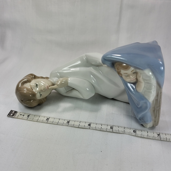 Lladro Figurine Guardian ANGEL With Sleeping Baby Child #4635 7" tall, Religious - Picture 6 of 10